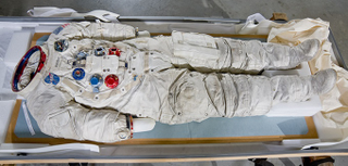 Illustration for article titled Este genial proyecto quiere resucitar el traje espacial de Armstrong
